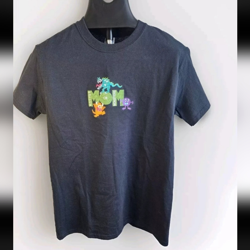Adorable Embroidered MOM "Mother Of Monsters" T-Shirt 100% Cotton - Size S